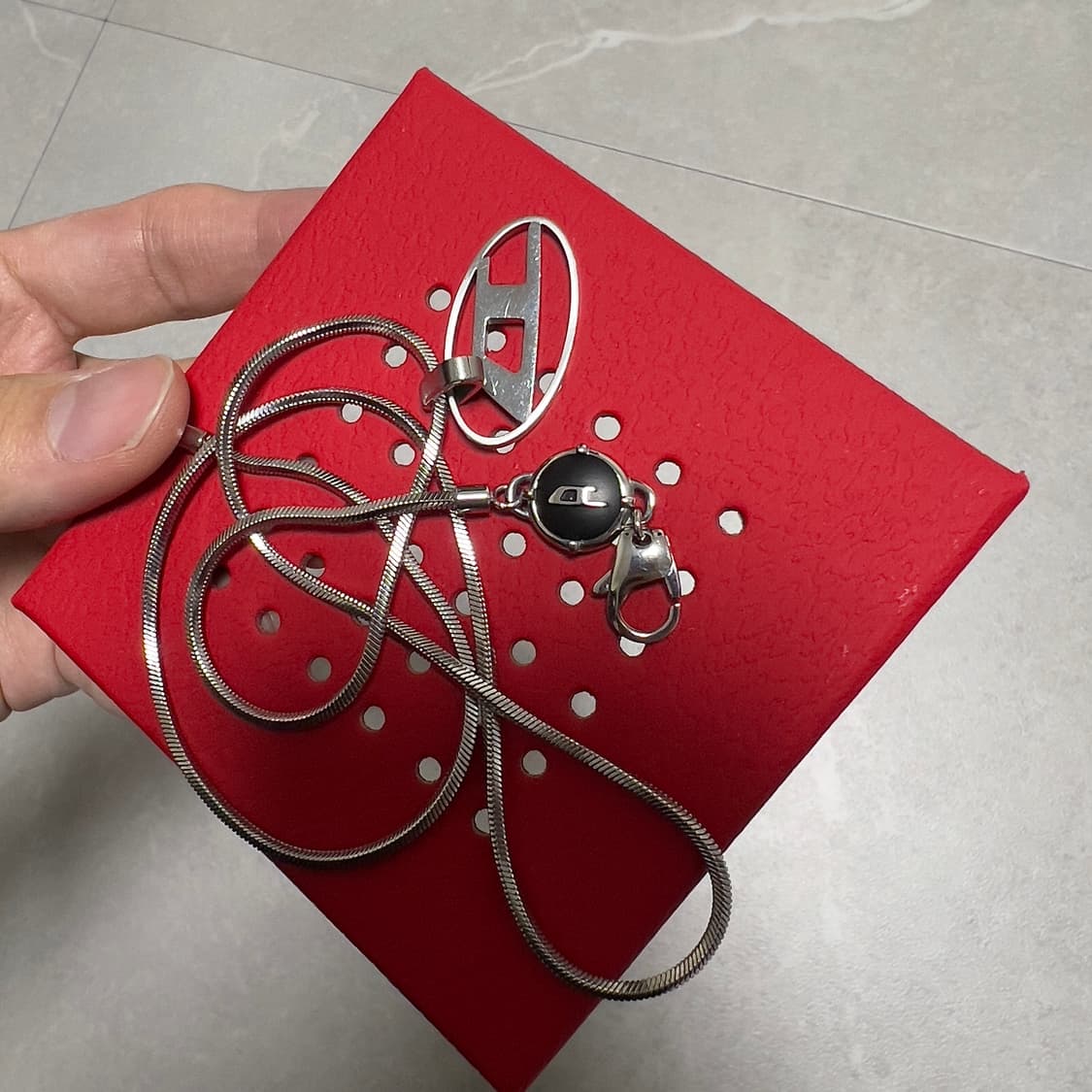 (우체국 택포가격) 디젤 피카부 D로고 펜던트 목걸이 상품이미지4