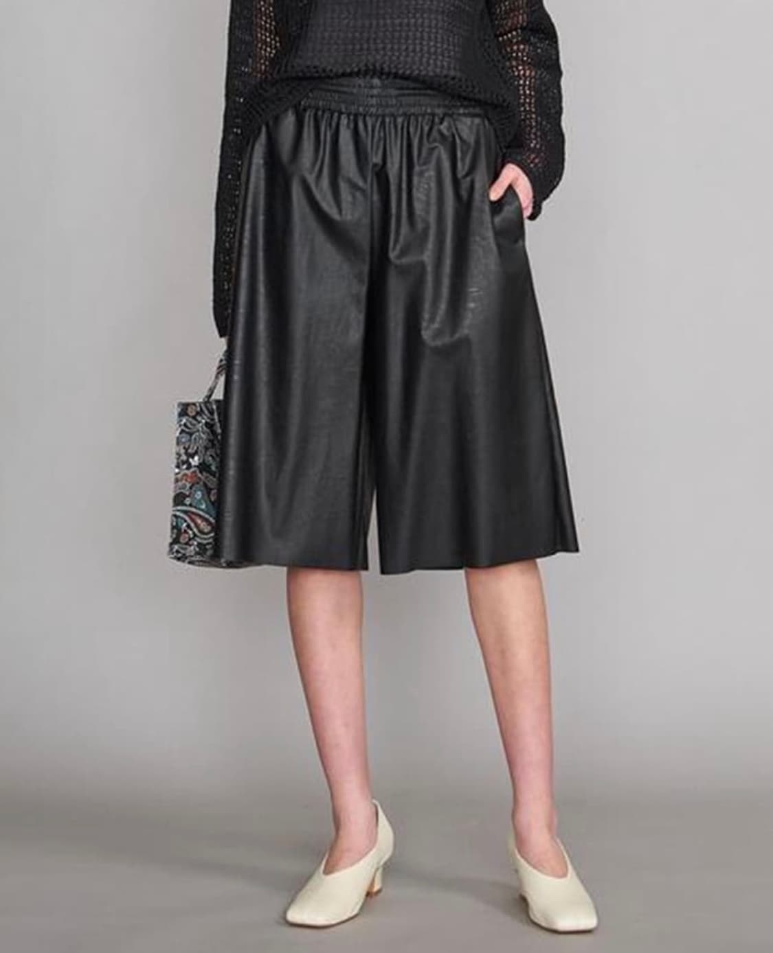 MM6 메종마르지엘라 오버사이즈 레더 쇼츠  상품이미지8