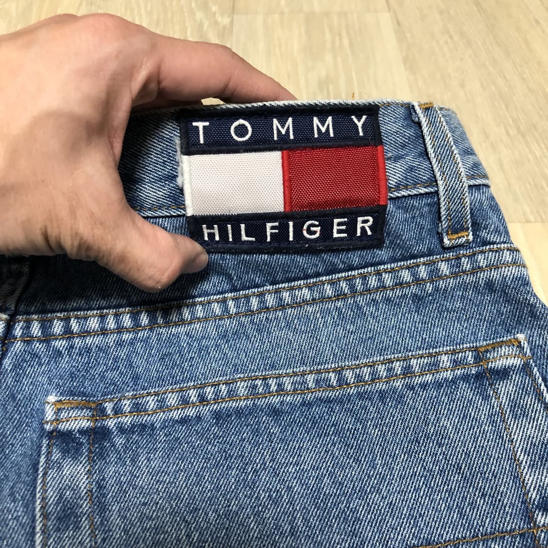 (32) 00's 타미 힐피거 미국제 프리덤핏 (릴렉스드핏) 연청 데님 상품이미지9