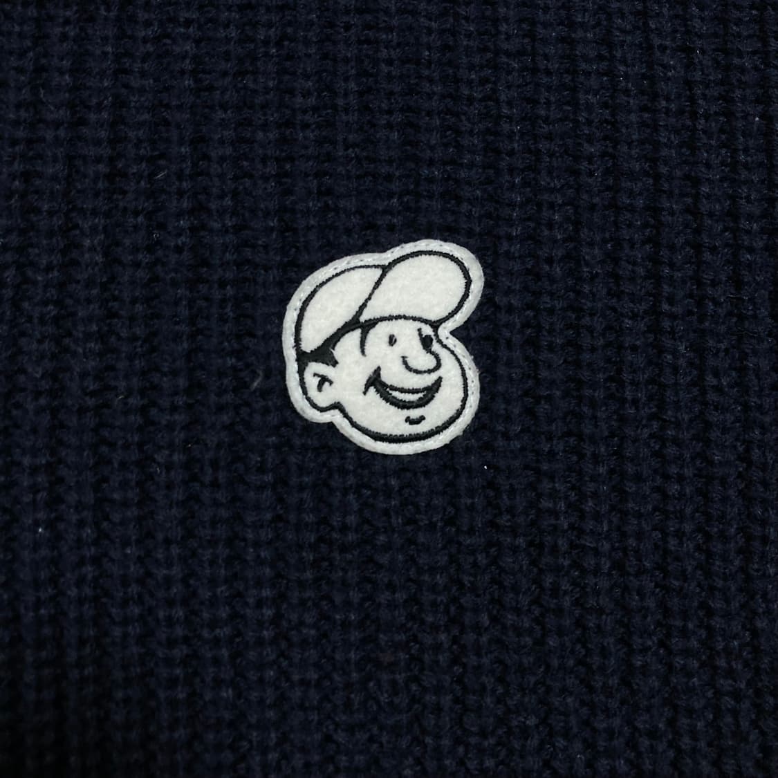 이벳필드 스몰 로고 네이비 하프 집업 니트 상품이미지2