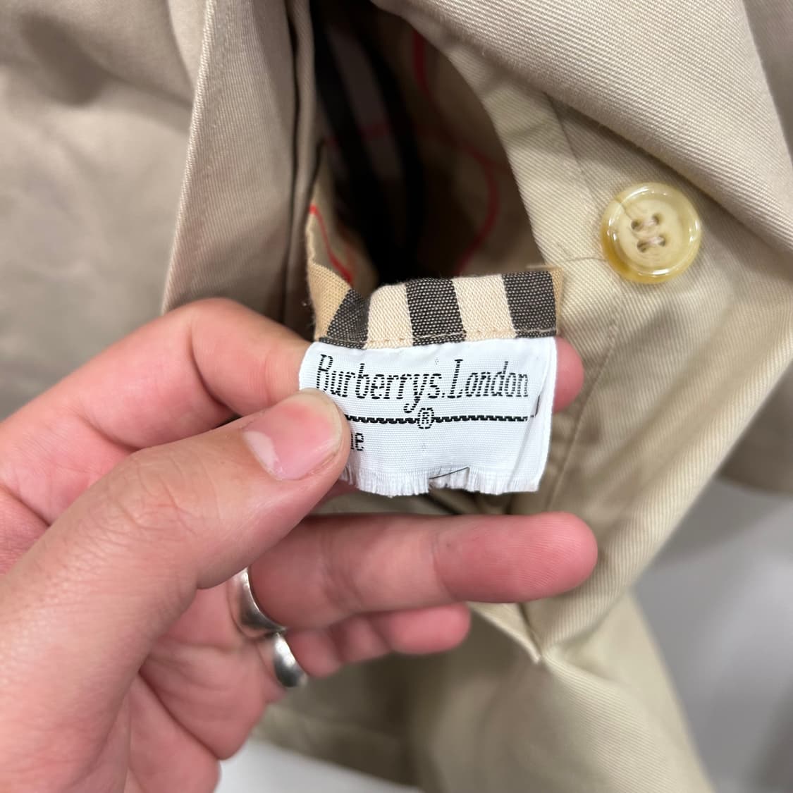 버버리 런던 히든버튼 클래식 코튼 트렌치코트 상품이미지4