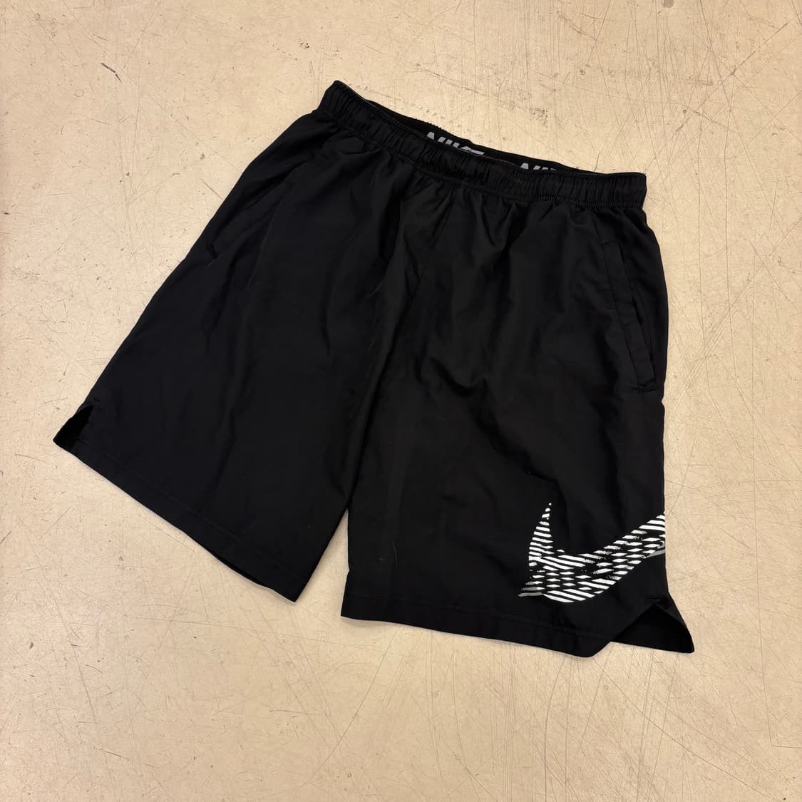 나이키 빅로고 드라이핏 반바지 상품이미지1