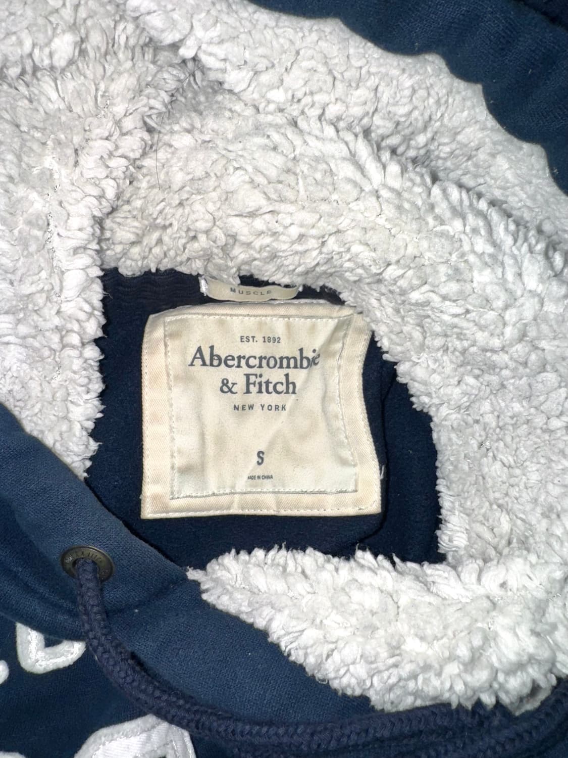 아베크롬비 양털 네이비 원형로고 후드티 상품이미지2