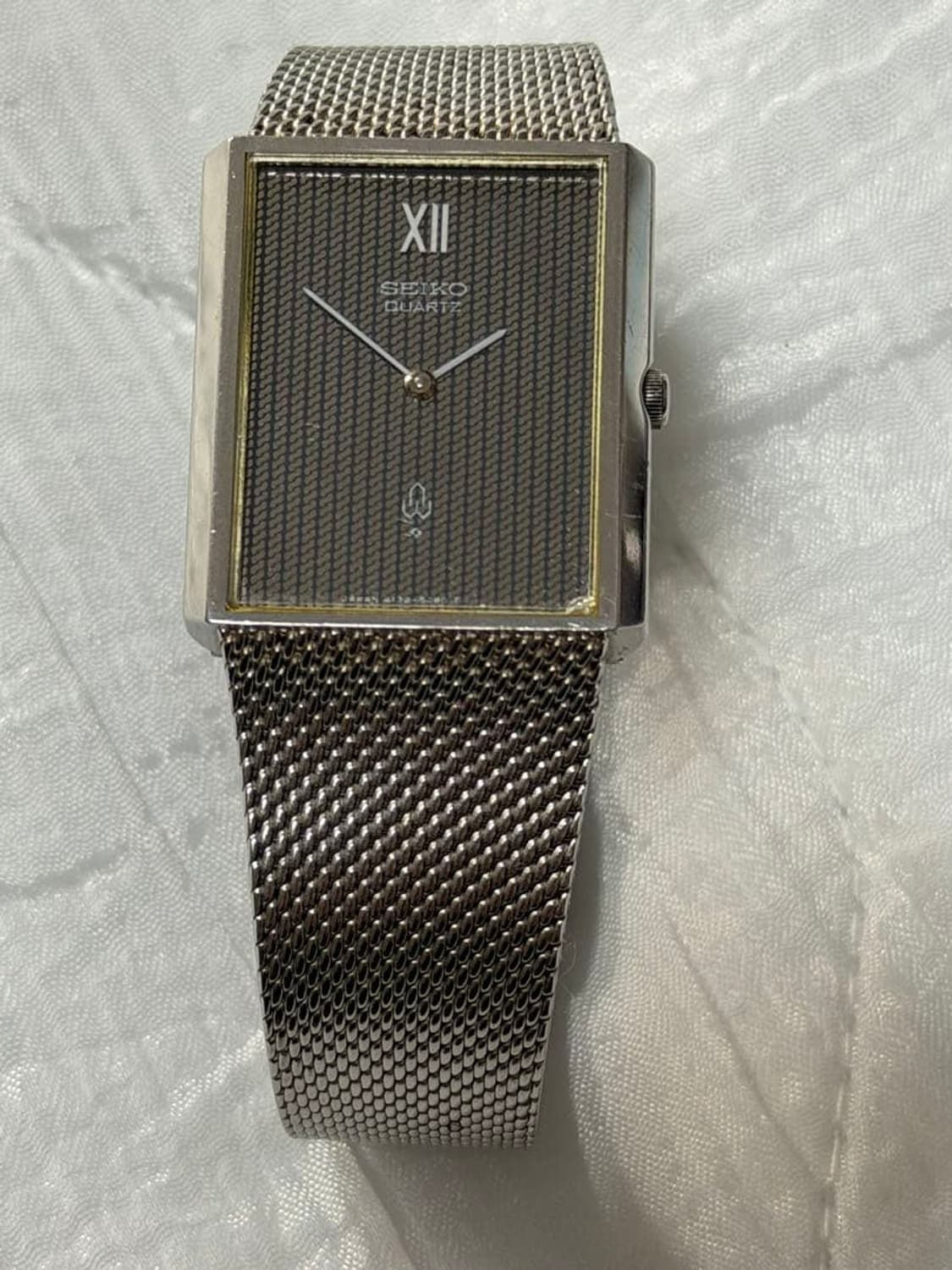 세이코 샤리오 스퀘어 쿼츠 시계 상품이미지1