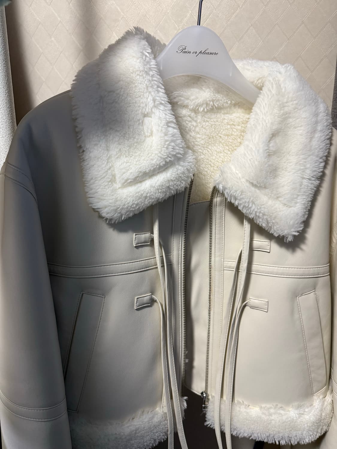 페인오어플레져 루시 무스탕 자켓 아이보리 상품이미지3