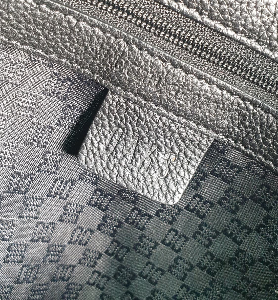 닥스 DD 스터드 로고 소가죽 숄더백 상품이미지8