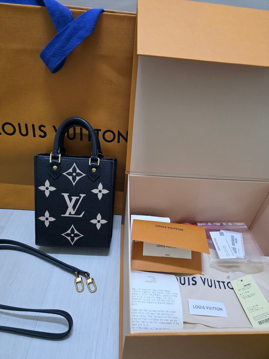 루이비통 쁘띠 삭 플라 바이 컬러 앙프렝뜨 블랙&베이지 크로스백 상품이미지1