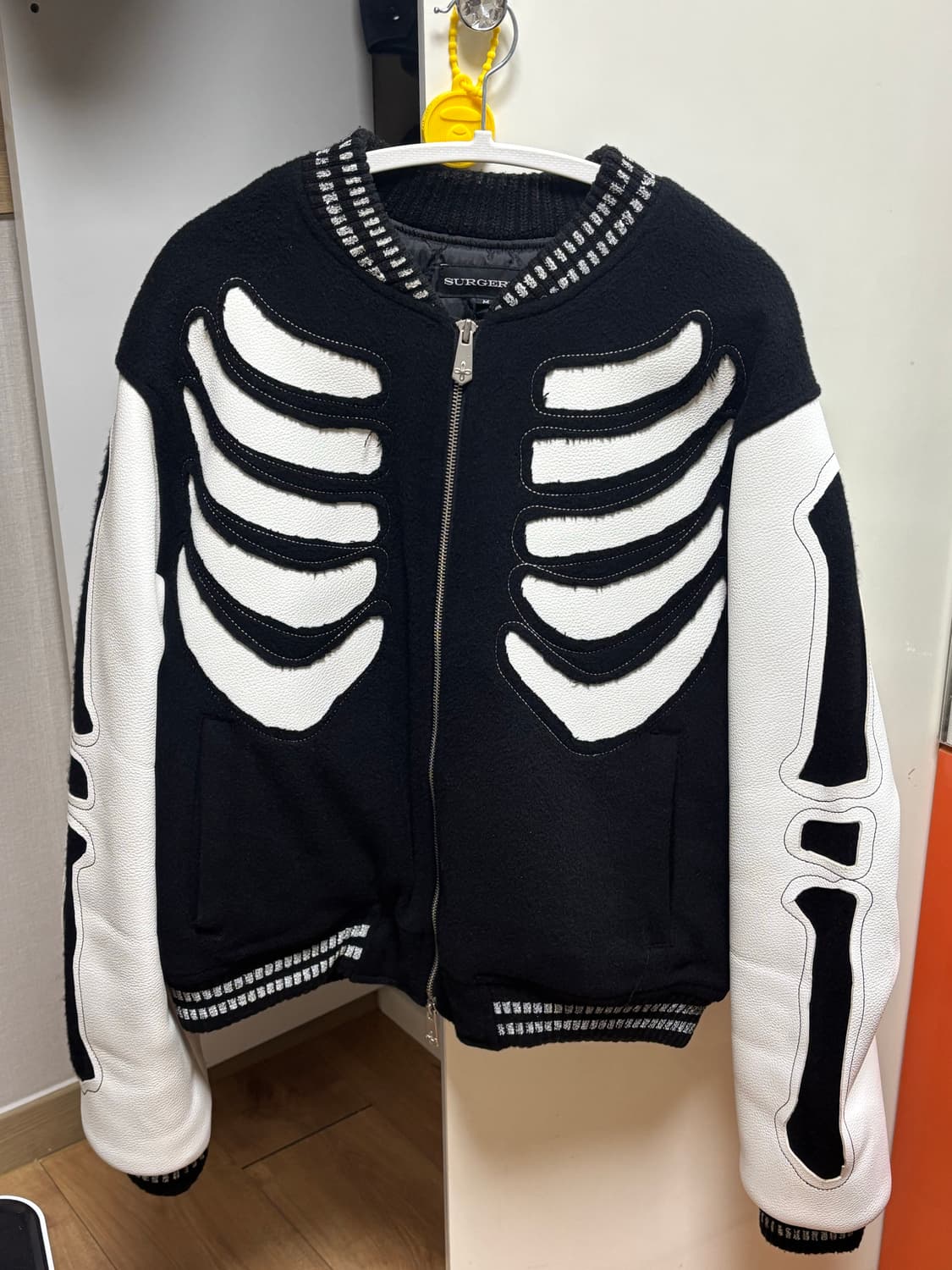 써저리 본 바시티자켓 상품이미지1