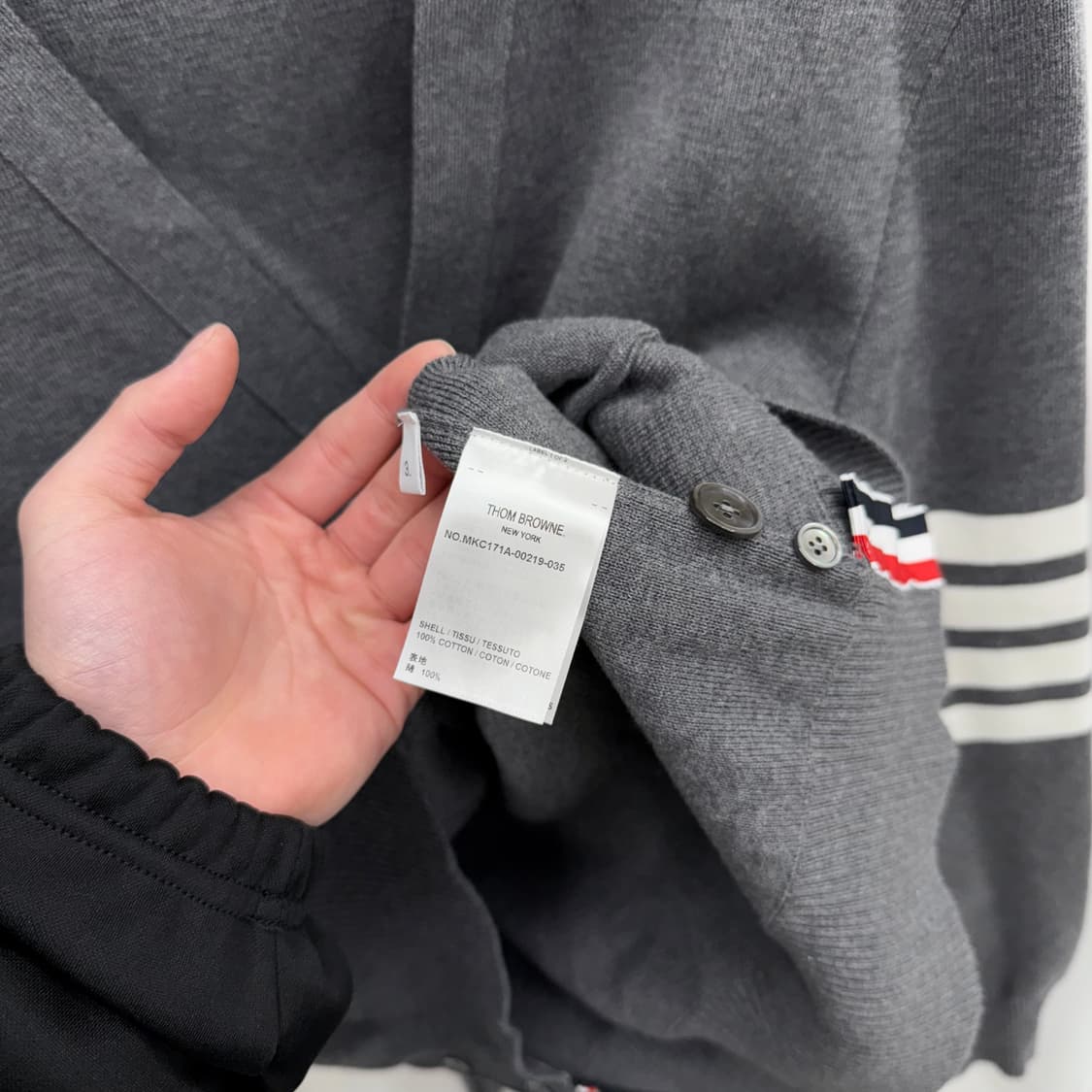 [1회착용/3] 톰브라운 밀라노스티치 가디건 그레이 상품이미지6