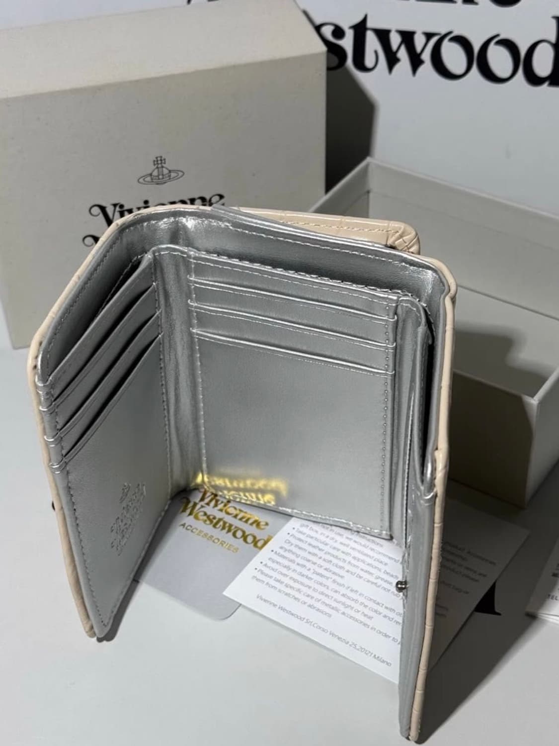 비비안웨스트우드 아카이브 은장 orb 레더 하프월렛 반지갑 상품이미지3