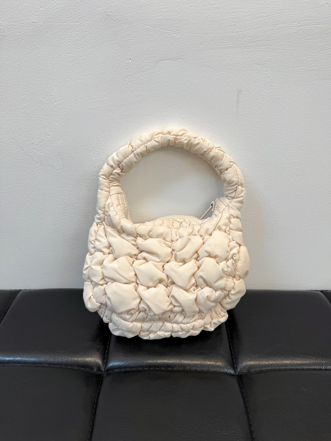 COS 코스 퀄티드 미니 구름백  상품이미지4