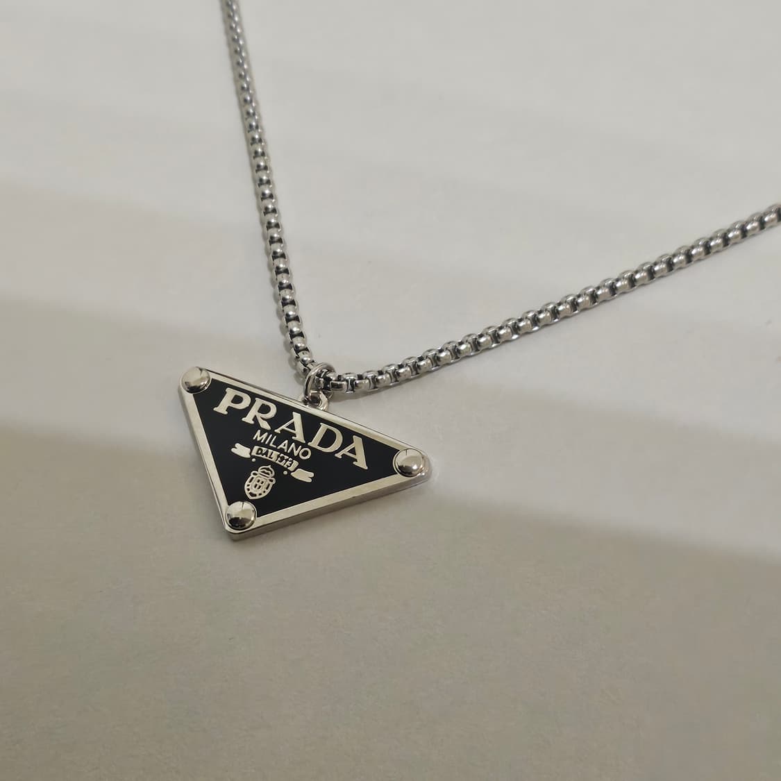 프라다 트라이앵글 남자써지컬 목걸이 빈티지 업사이클링 상품이미지1