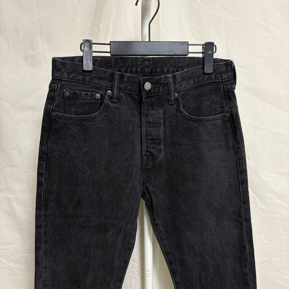 리바이스 501 흑청 스트레이트 데님팬츠 / W30, L30 상품이미지2