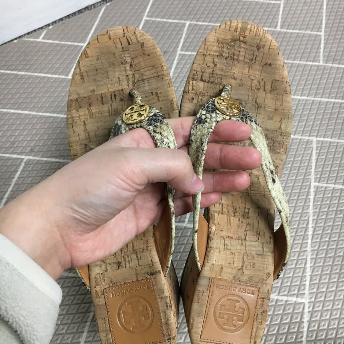 토리버치 뱀피 웨지 슬리퍼 샌들 245 상품이미지7