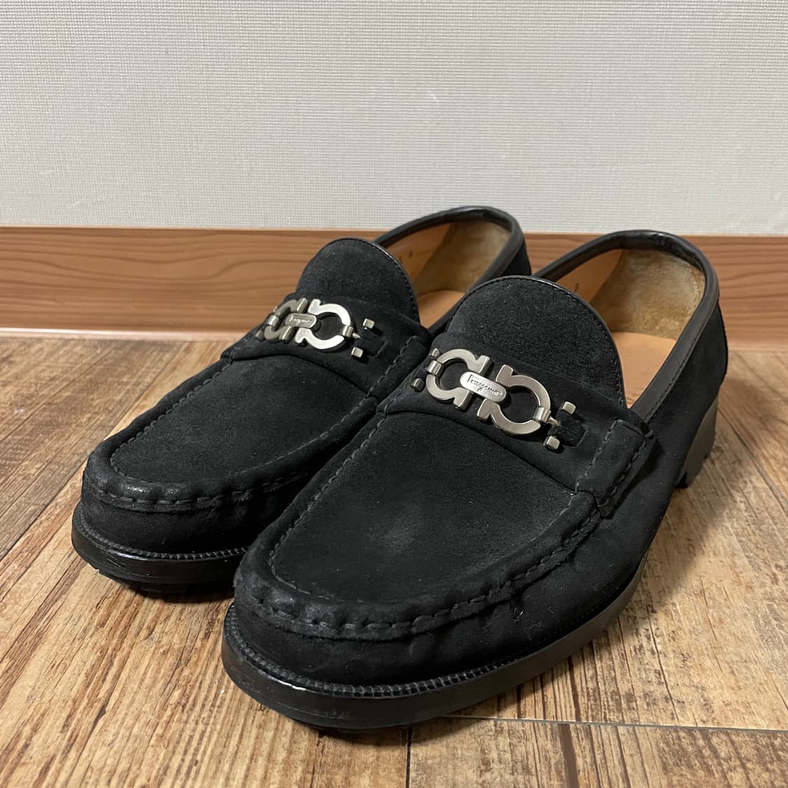 살바토레 페라가모 스웨이드 간니치 로퍼 블랙 8 상품이미지2