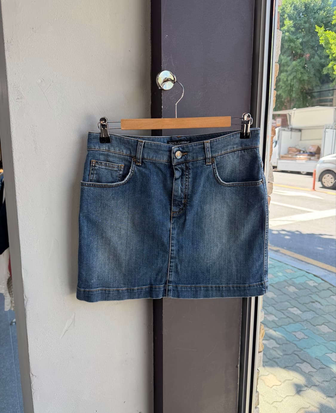 40/ 돌체앤가바나 골드패치 데님 미니스커트 상품이미지3