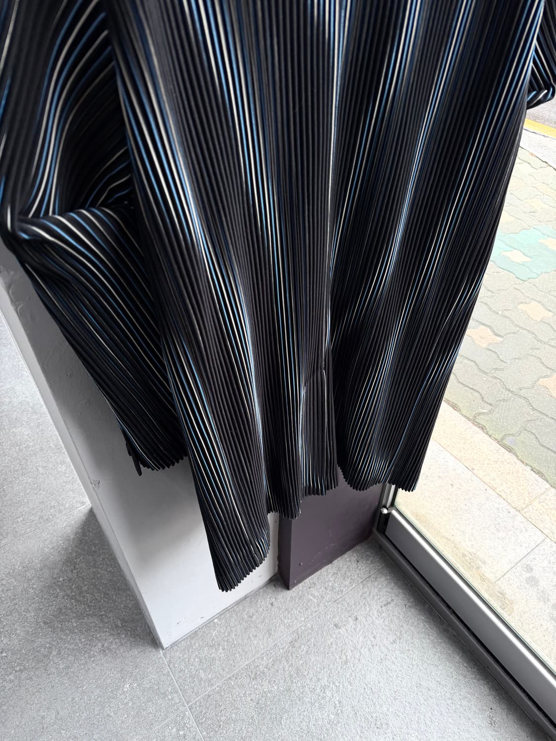 4/ 이세이미야케 옴므플리세 런웨이 C커브드 롱자켓 상품이미지7