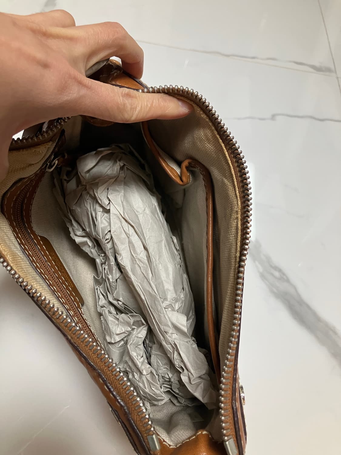 마이클 코어스 브라운 가죽 스터드 astor 아스터 미니 숄더백 상품이미지4