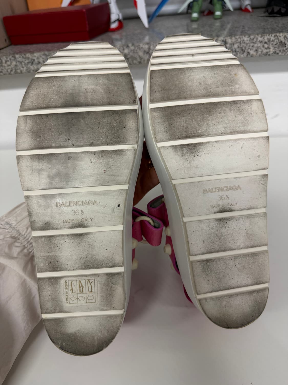 정품) 발렌시아가 핑크 스터드 샌들 36.5 상품이미지10