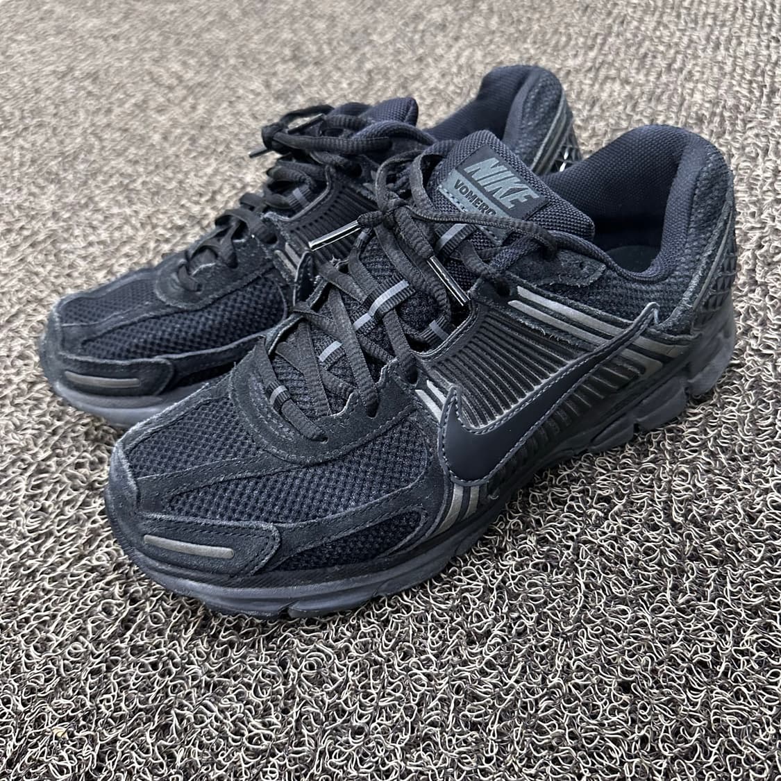 NIKE 나이키 줌 보메로 5 블랙 운동화 260 상품이미지3