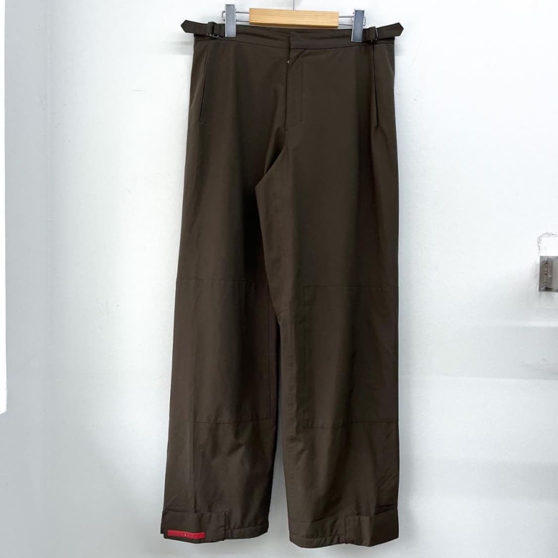 프라다 오리지널 레드 라벨 올리브 카키 고어텍스 팬츠 상품이미지4