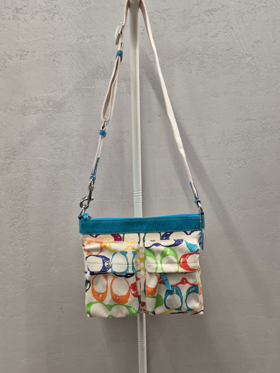 코치 멀티컬러 시그니처 크로스백 상품이미지2