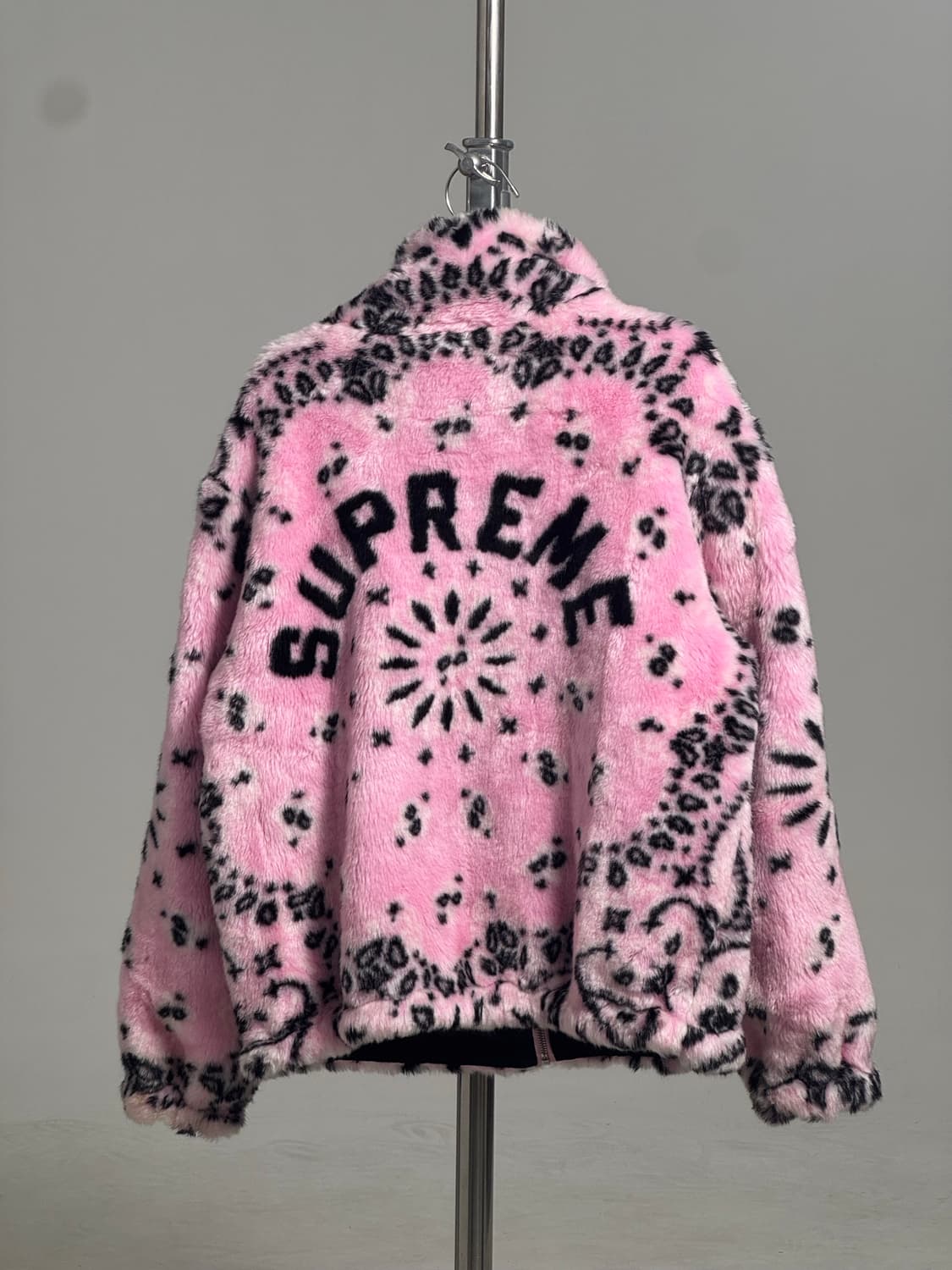 슈프림 반다나 퍼 자켓 상품이미지2