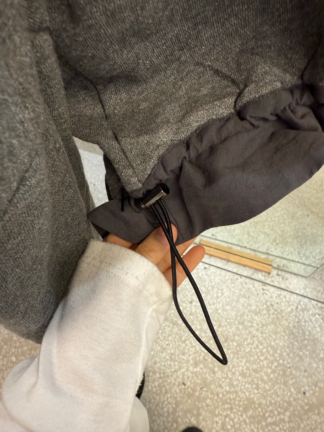 Machatt shirring-detail gray sweatshirt  상품이미지5