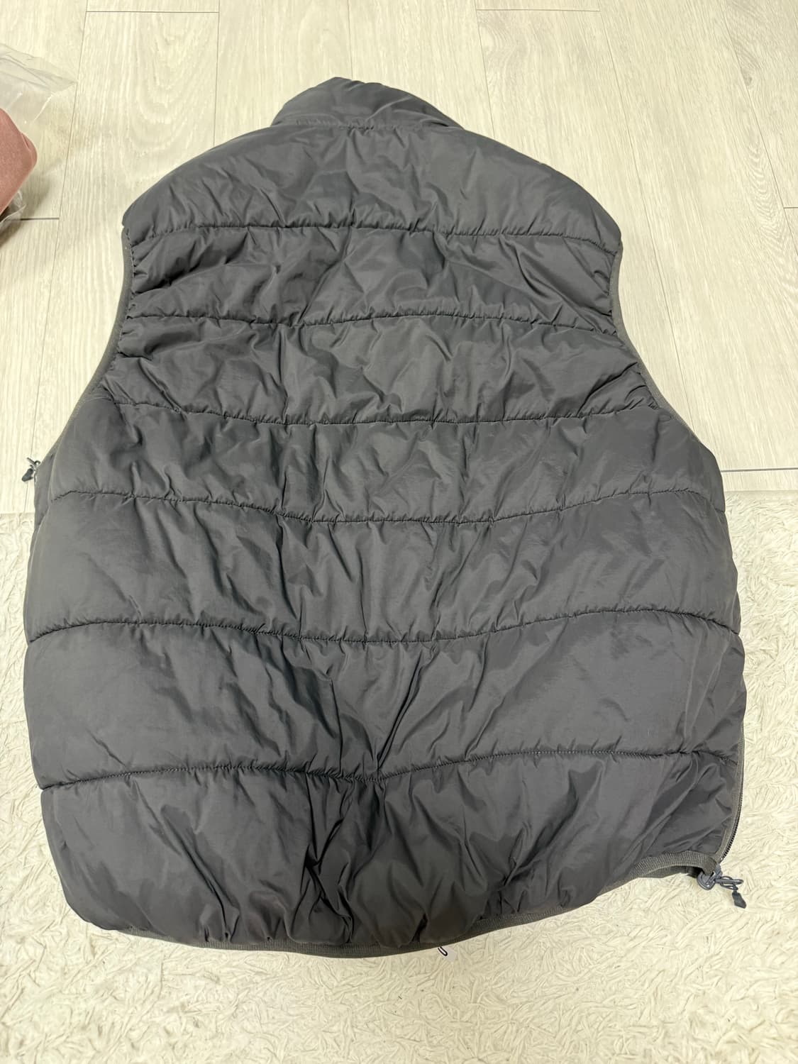 (L)다이와피어39 테크 리버시블 조끼패딩 차콜 상품이미지2