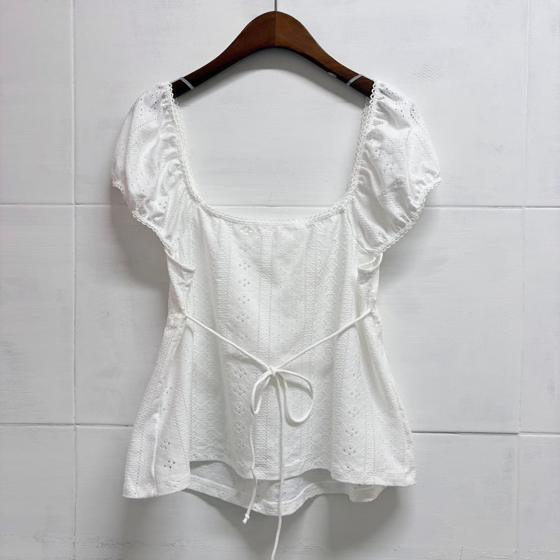 화이트 펀칭 레이스 스퀘어넥 리본 탑 JPN 상품이미지3