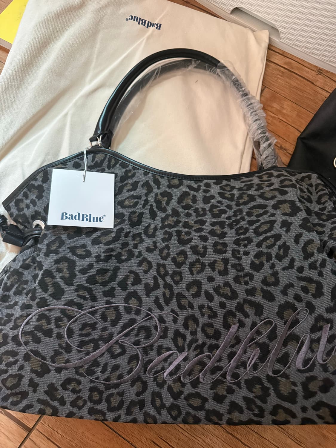BadBlue 배드블루 딤섬백 레오파드 숄더백 차콜 상품이미지1