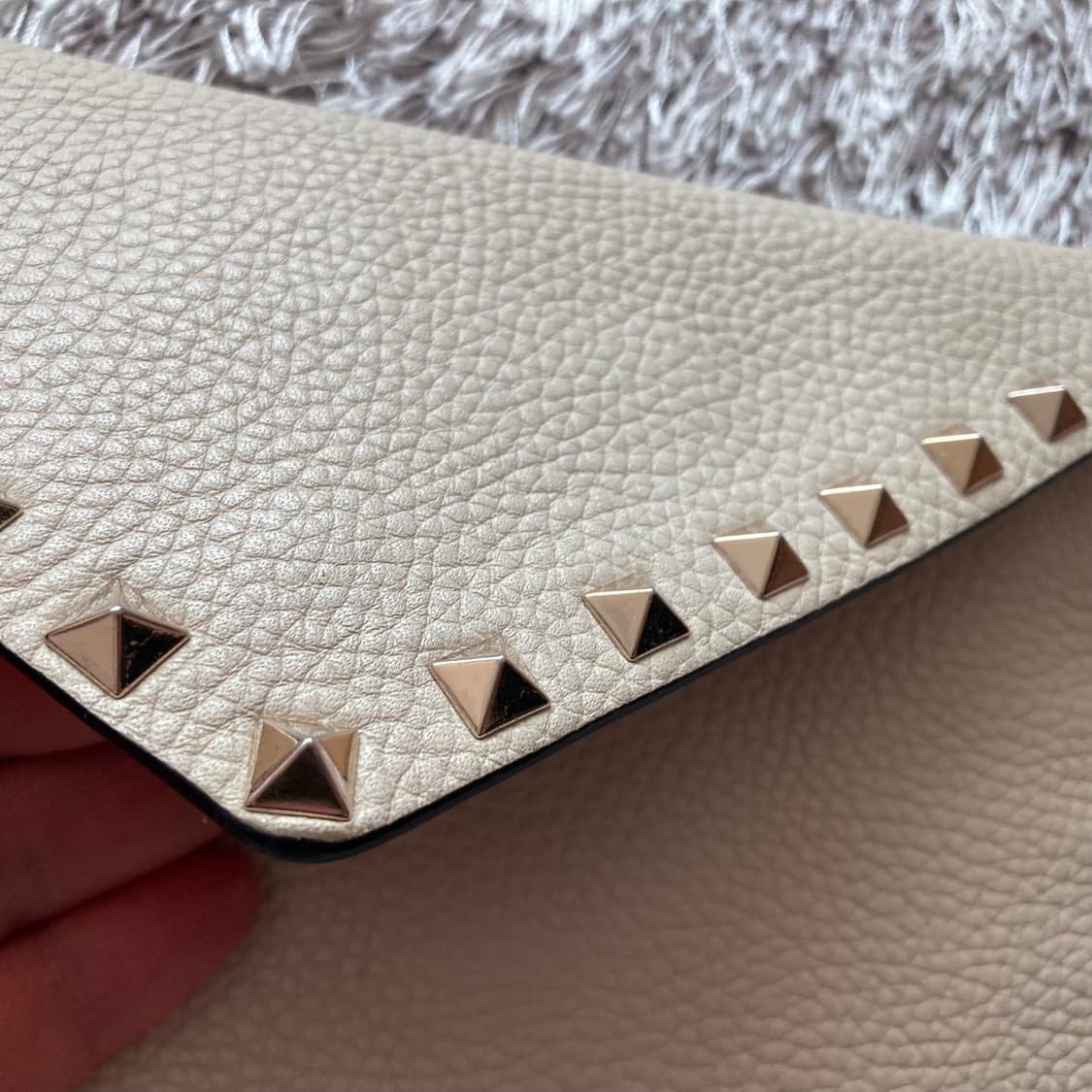 발렌티노 락스터드 클러치 아이보리  상품이미지3