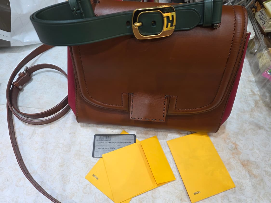 Fendi(펜디) 브라운 레더 트리밍 실바나 토트백 상품이미지1