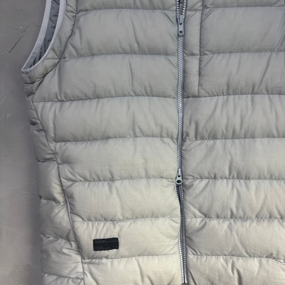 오클리 경량 패딩조끼 카키 그레이 상품이미지3