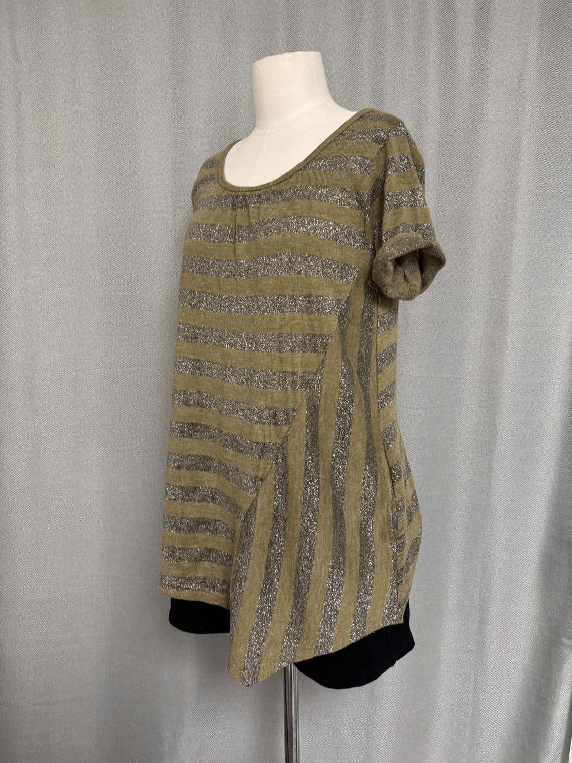 iiMK 언발란스 변형 글리터 스트라이프 반팔 티 상품이미지8