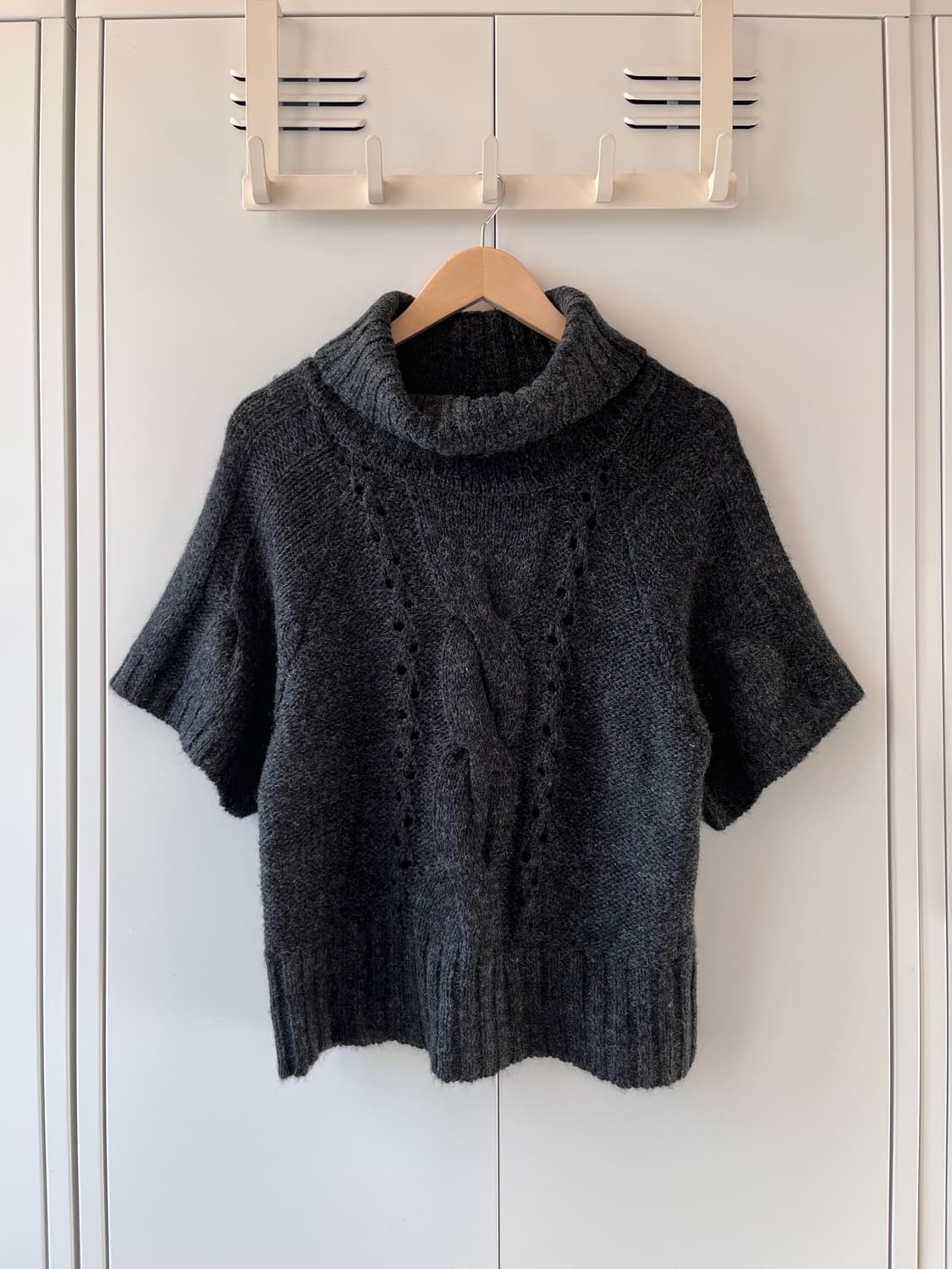 Sempre 차콜 꽈배기 목폴라 울니트 상품이미지1