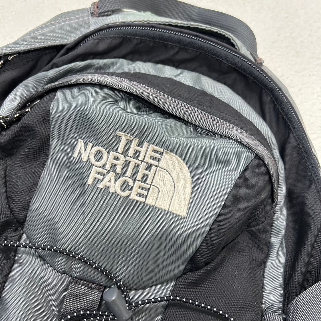 The North Face khaki gray ION20 backpack 상품이미지5