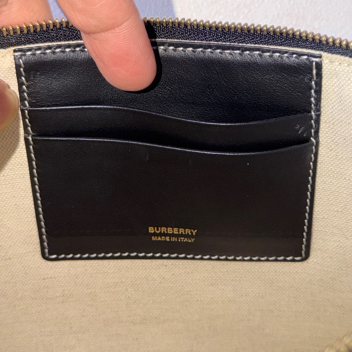 버버리 로고 패턴 클러치백 상품이미지8