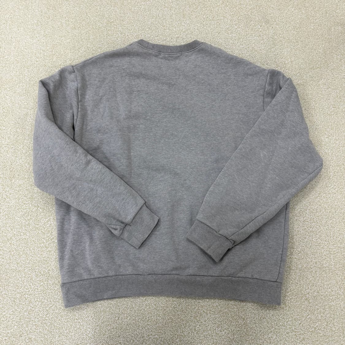 [실측확인] 네모패치로고 그레이 맨투맨 0102T1 상품이미지2