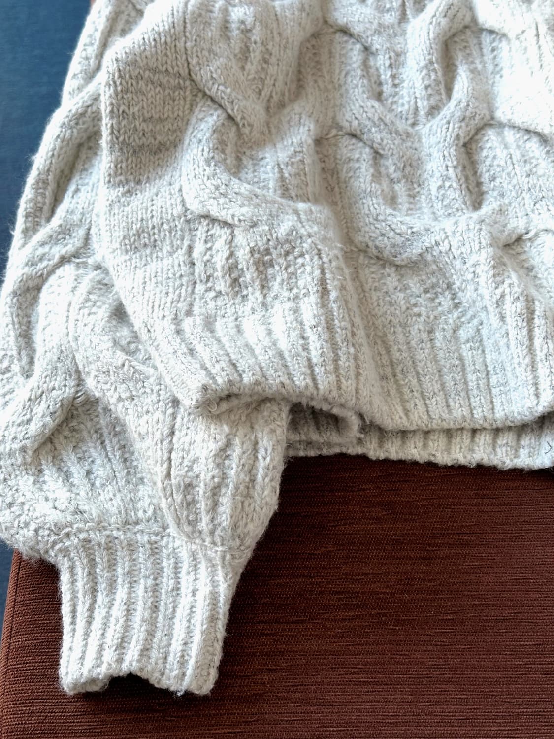 Design neck wide woven cloudy knit 상품이미지6