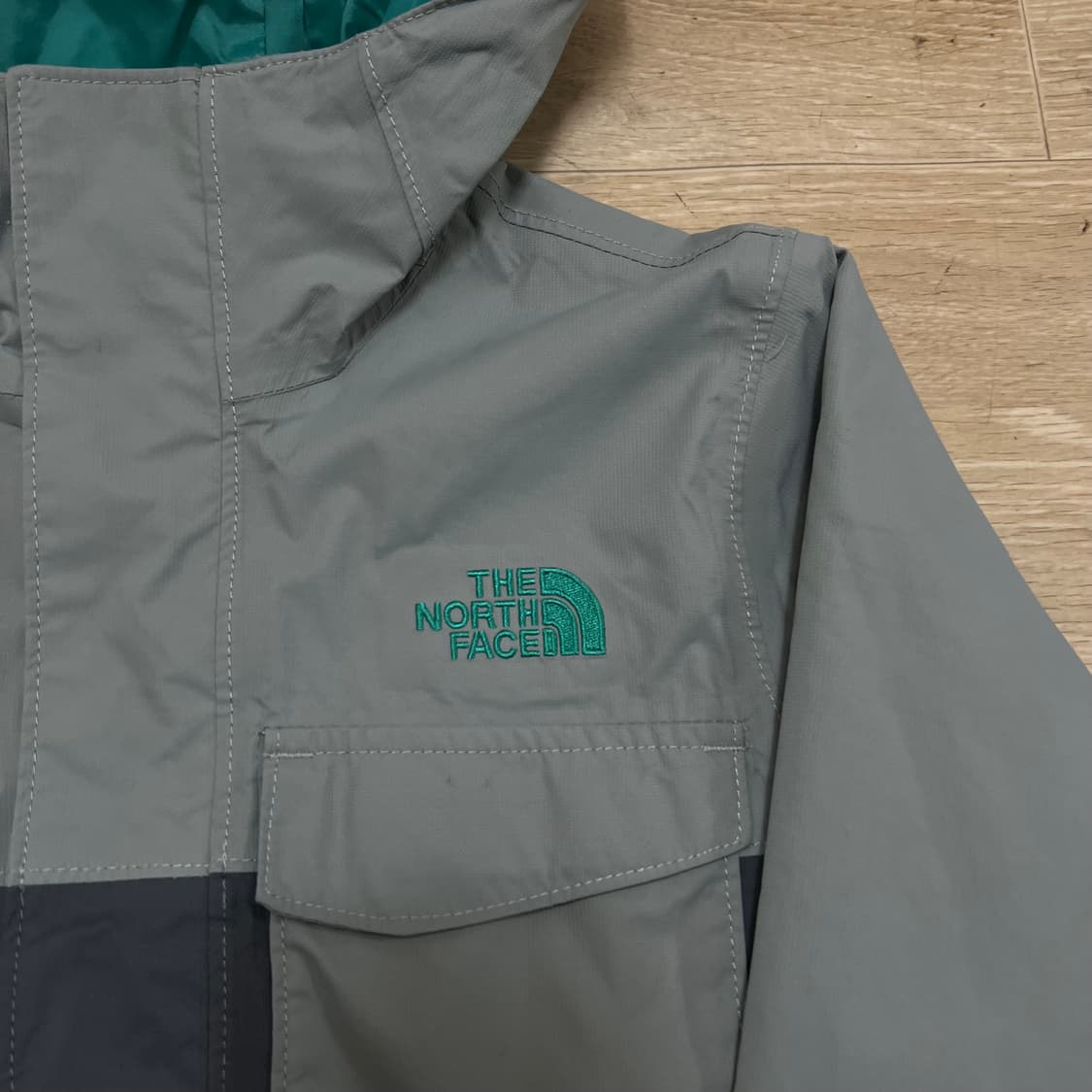 노스페이스 보이즈 드라이벤트 배색 바람막이 후드자켓 [그레이] 7-8세 상품이미지4