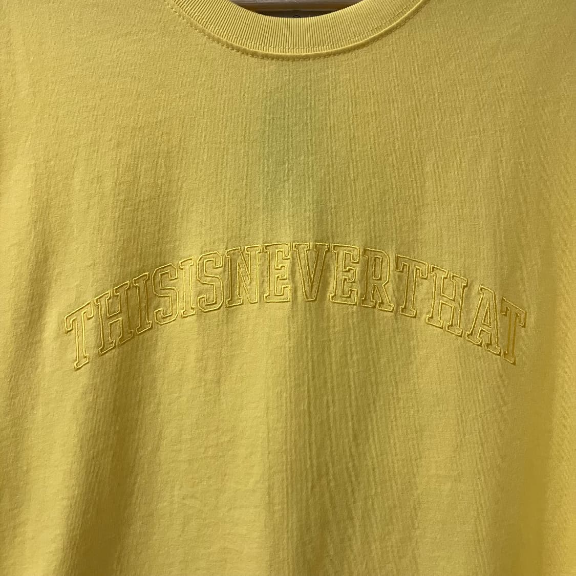 81 디스이즈네버댓 로고 반팔 옐로우 상품이미지2