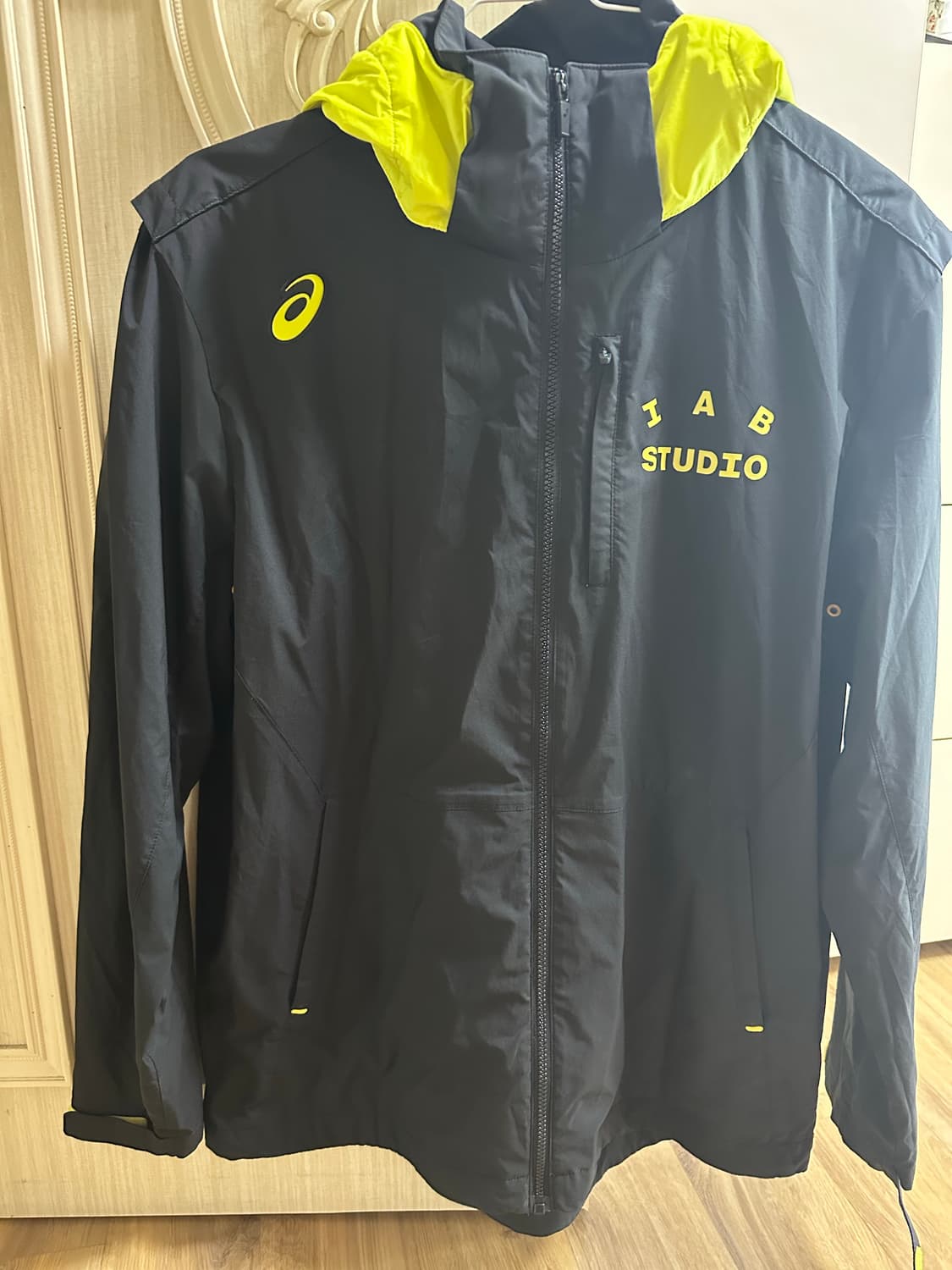 아이앱 아식스 콜라보 바람막이 상품이미지2