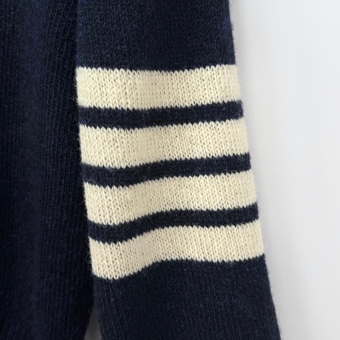 [3사이즈] 톰브라운 사선완장 크루넥 울 니트 네이비 (MKA317A) 상품이미지6