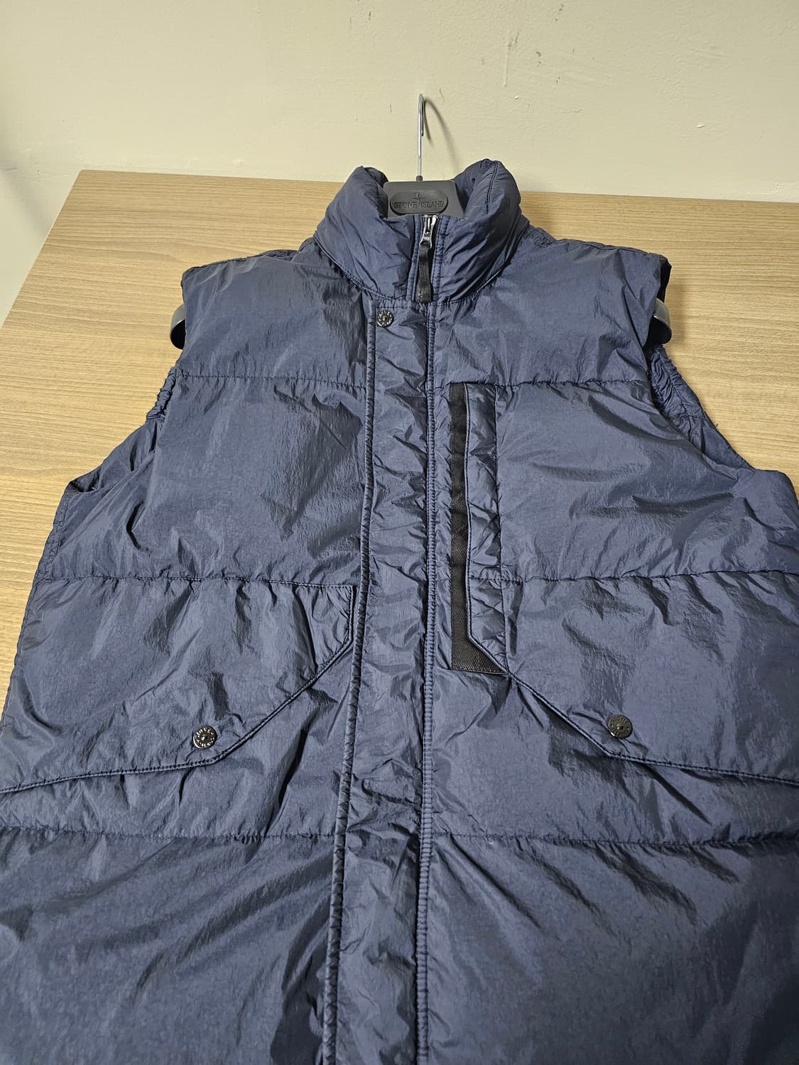 스톤아일랜드 크링클랩스 리사이클 나일론 다운 베스트 상품이미지5