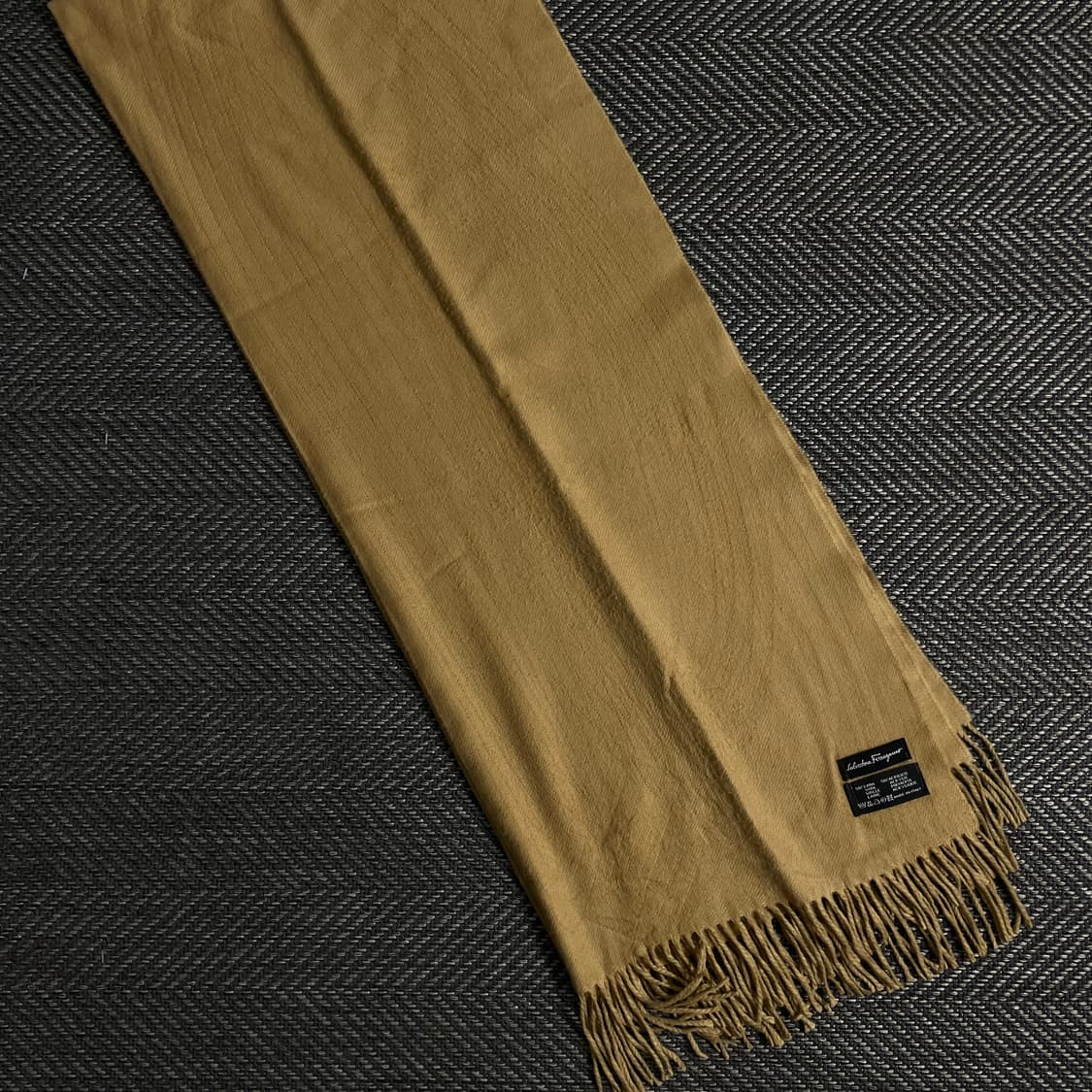 페레가모 아카이브 라나 울 미니멀 머플러y 3176 상품이미지4