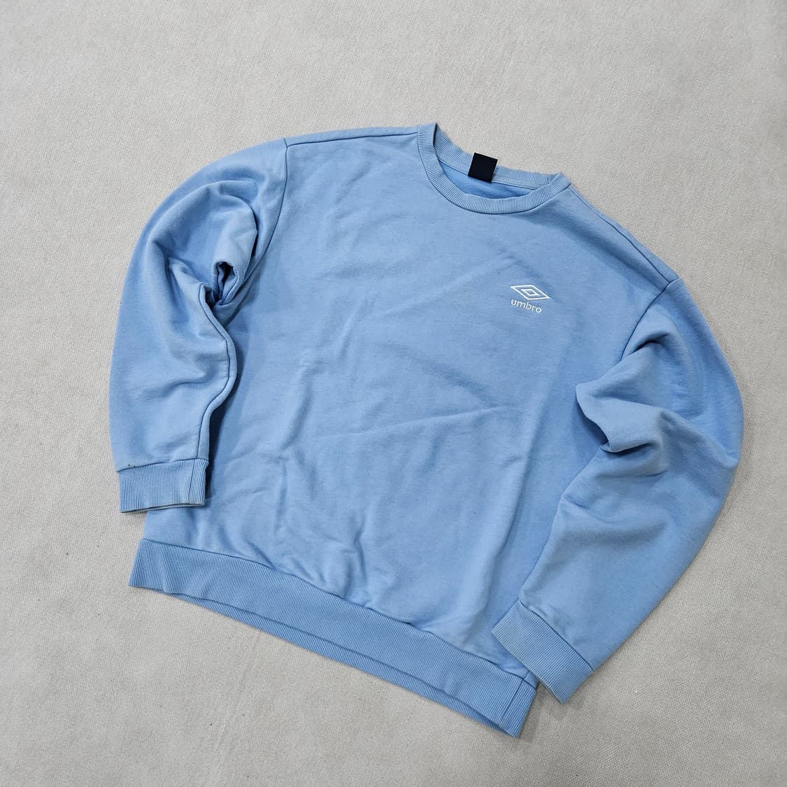 90 엄브로 여성 에센셜 스몰로고 맨투맨 0319Y 상품이미지1