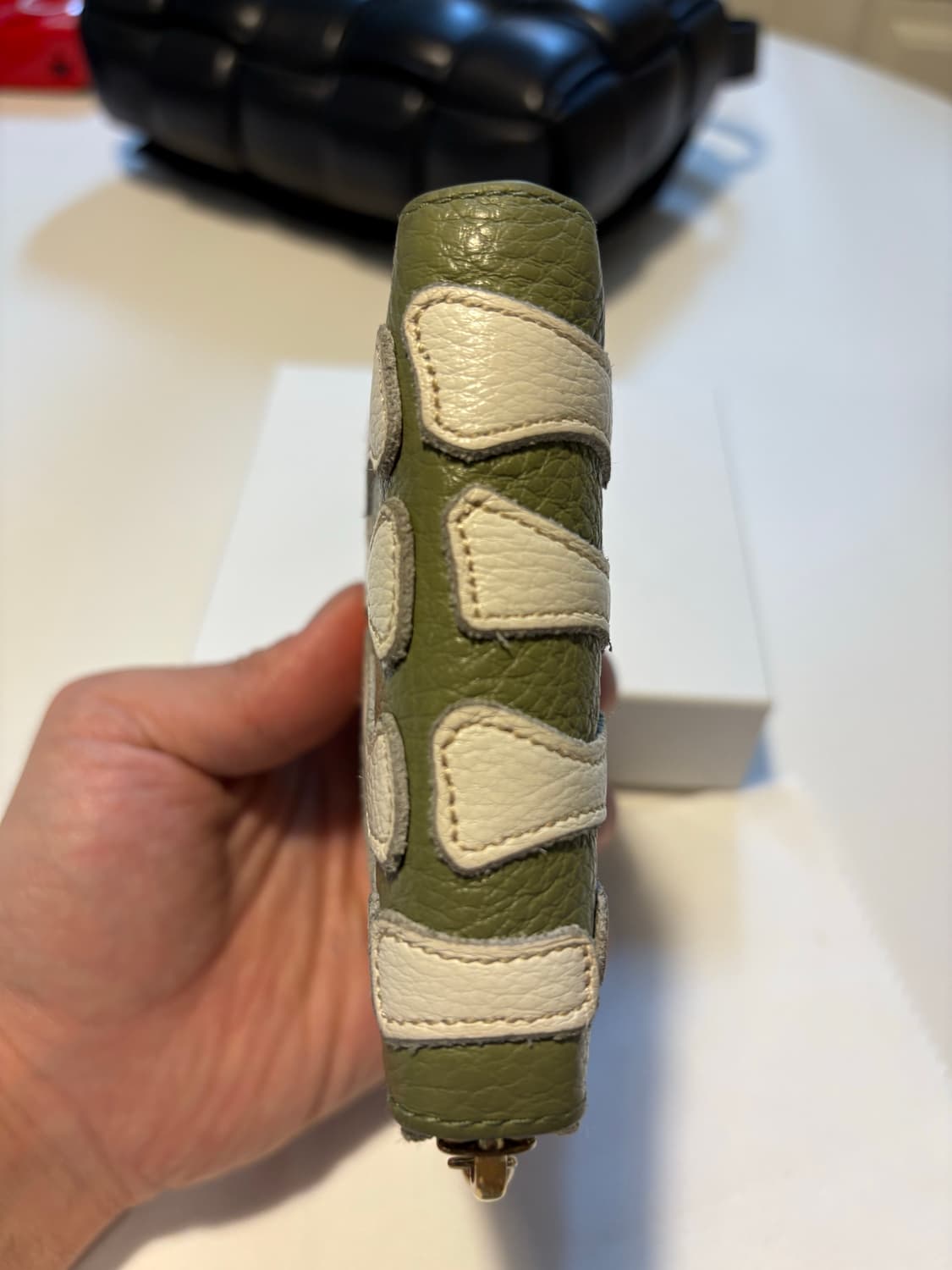 캐피탈 썸즈 업 본 핸드 지퍼 지갑 올리브 상품이미지6