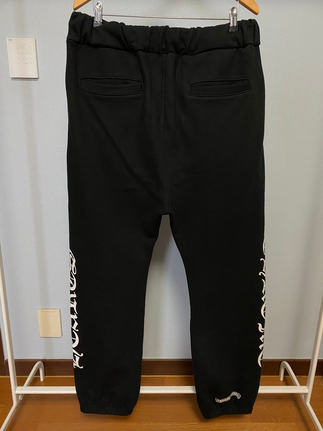 [XL] 크롬하츠 홀스슈 로고 백 포켓 스웨트팬츠 블랙 상품이미지2