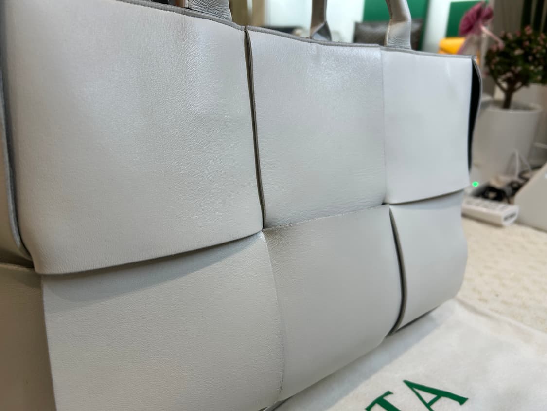 [정품/중고] 보테가 베네타 아르코 토트백 미디엄 상품이미지4